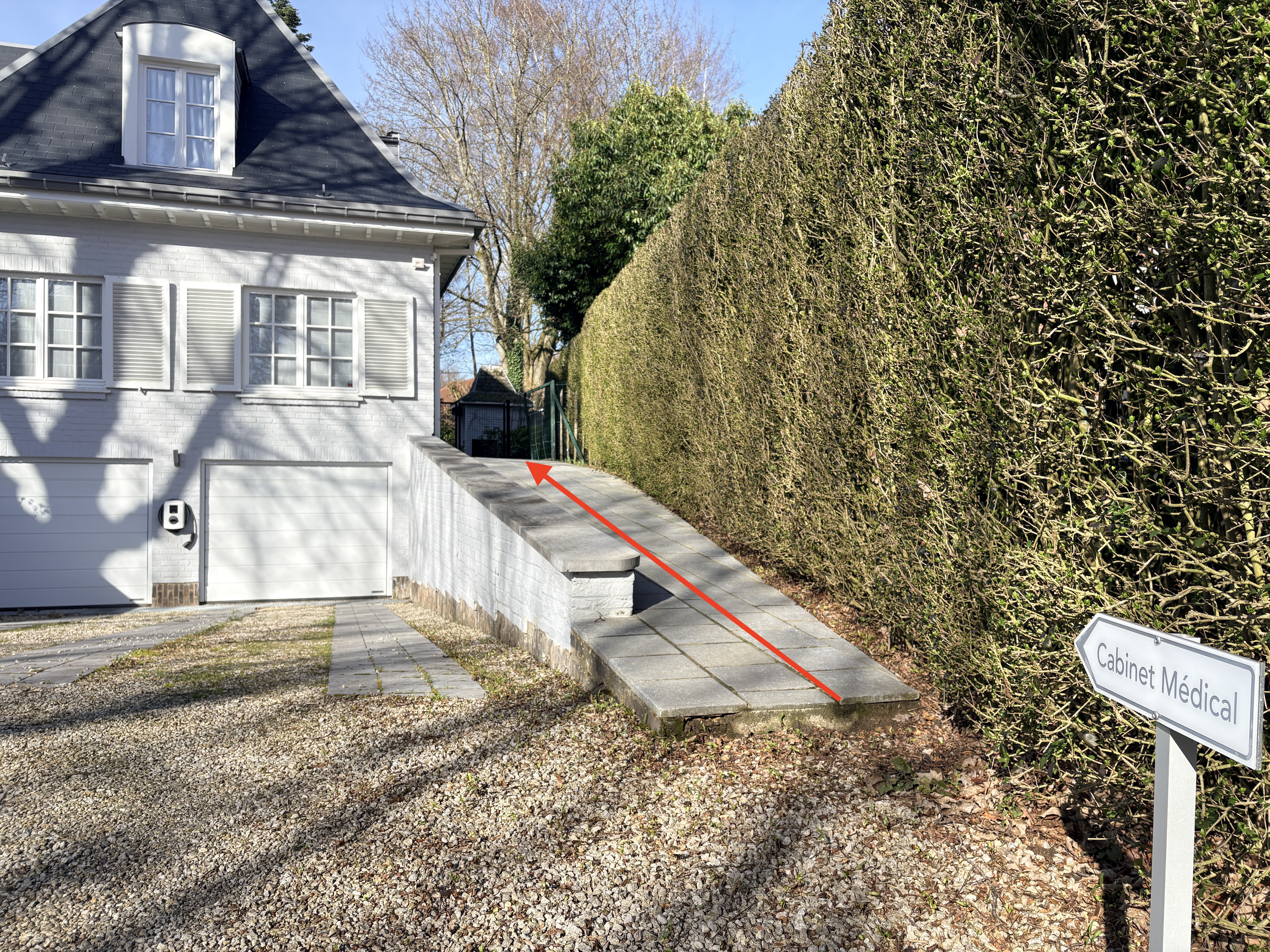 Extérieur et entrée du cabinet 1